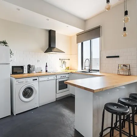 Catarina's Little Corner By Lovelystay *