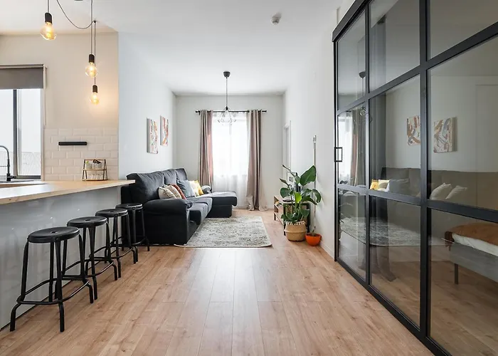 Catarina's Little Corner By Lovelystay *